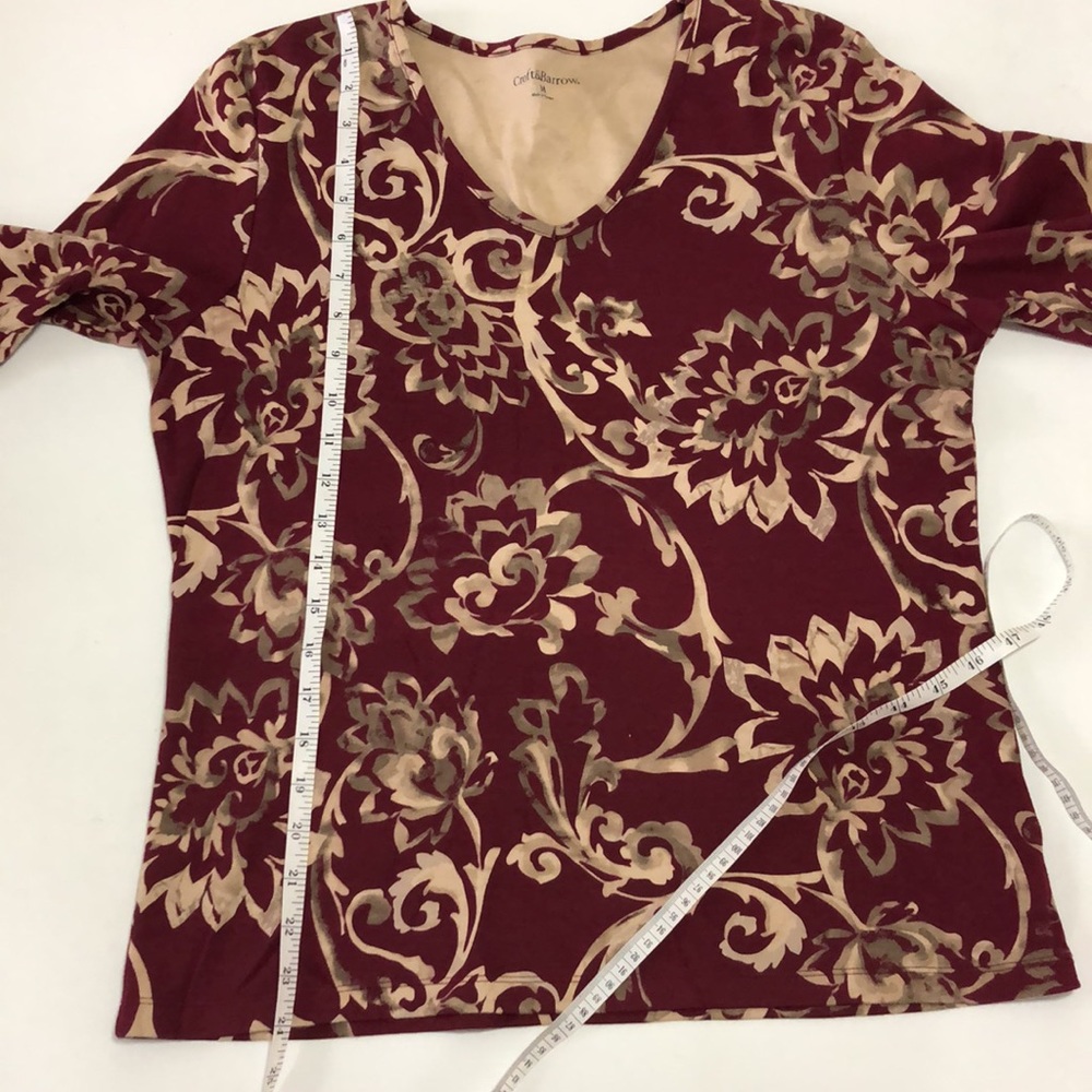 Maroon with tan design long sleeve vneck top Medium - Picture 6 of 6